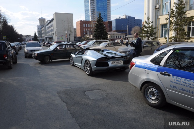 Челябинский олигарх Александр Аристов попал в аварию на своем Lamborghini (4 фото)