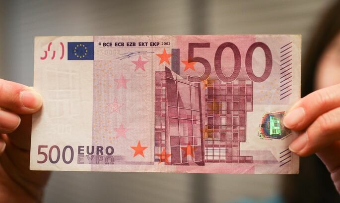 Из соображений безопасности: Евросоюз отказывается от купюр в 500 евро (2 фото)