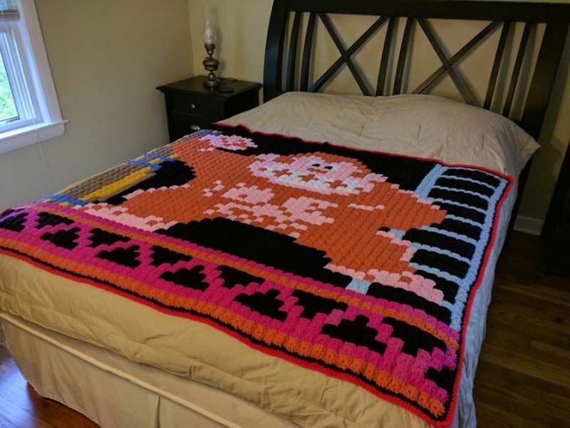 Эта бабушка, увлекающаяся вязанием крючком, посвящает свои одеяла ручной работы ретро компьютерным играм (16 фото)
