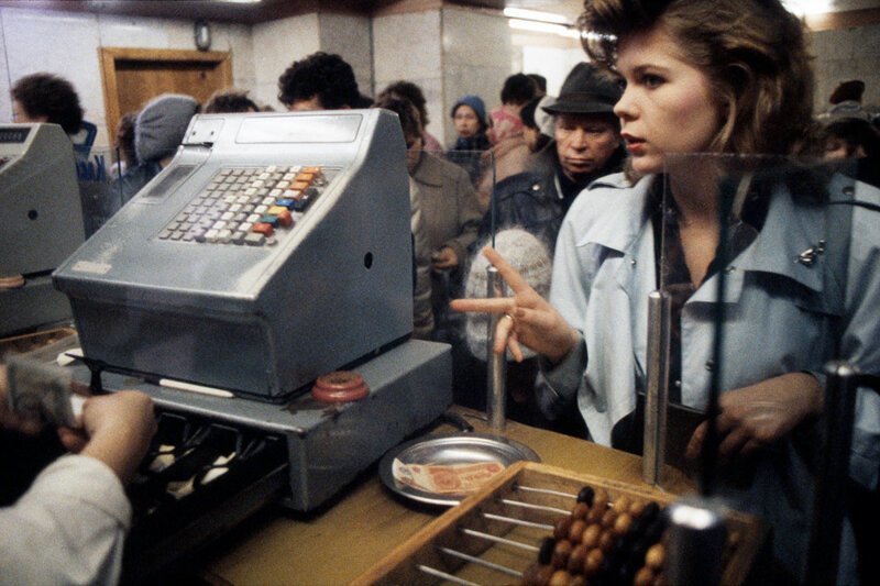 В магазинах Ленинграда, 1991 год (10 фото)