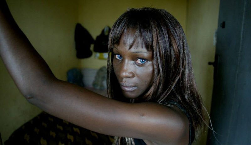 «Ангелы смерти»: фото проституток из Нигерии, где СПИД уносит 10 миллионов жизней в год (21 фото)