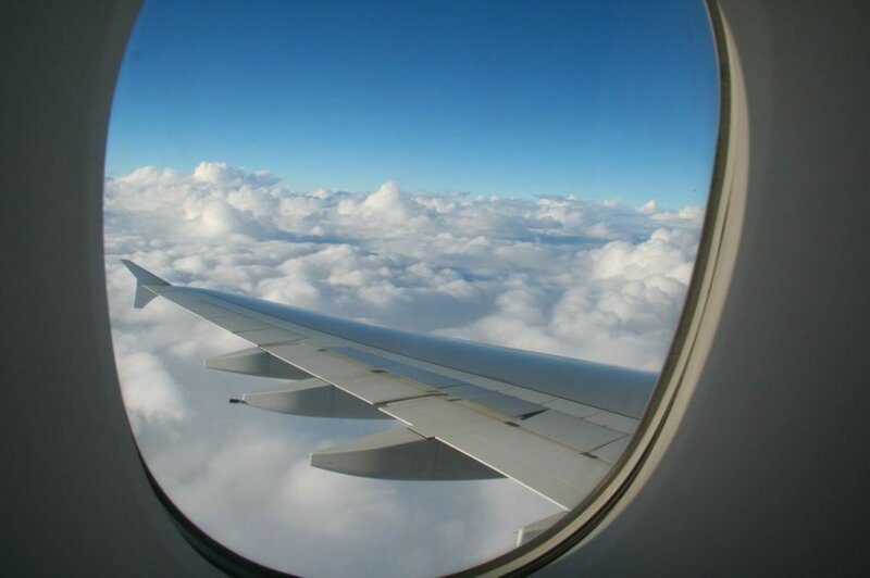 Почему пассажирские самолеты летают на высоте 10 км? (4 фото)
