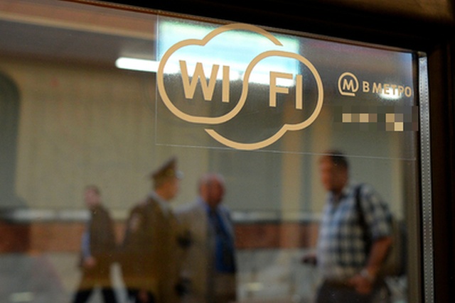 Wi-Fi в метро Москвы и Санкт-Петербурга призвал спасать Россию (3 фото)