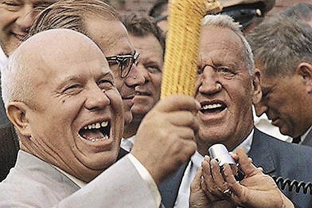 В США установили памятник в честь 60-летия визита Хрущева (4 фото)
