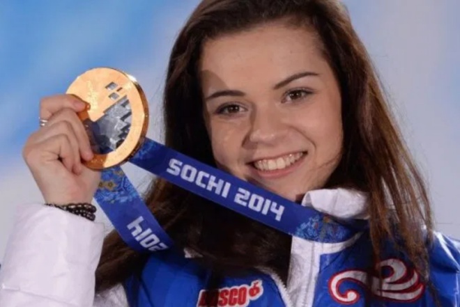 Олимпийская чемпионка Аделина Сотникова перевела «экстрасенсу» 30 тысяч долларов