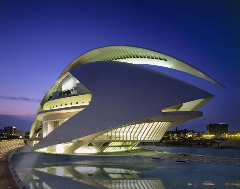 Необыкновенная архитектура оперного театра Валенсии (24 фото)