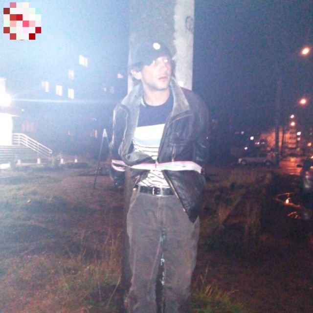 В Архангельске местные жители обвинили мужчину в педофилии и устроили над ним самосуд (3 фото + видео)