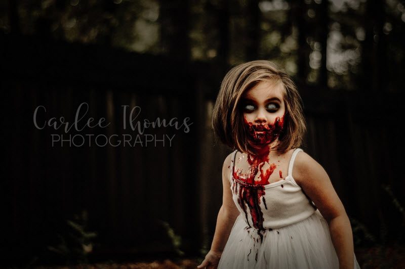 Мама устроила зомби-фотосессию с дочерьми к Хэллоуину и получила смертельные угрозы от троллей (10 фото)