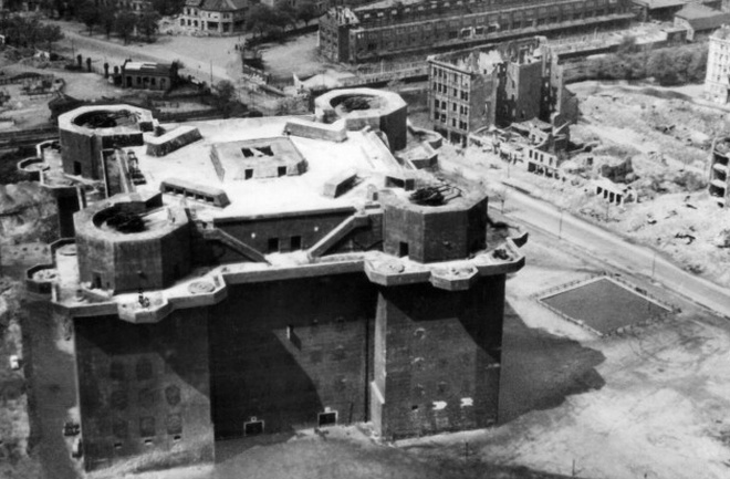 Из построенного нацистами бункера в Гамбурге собираются сделать отель (4 фото)