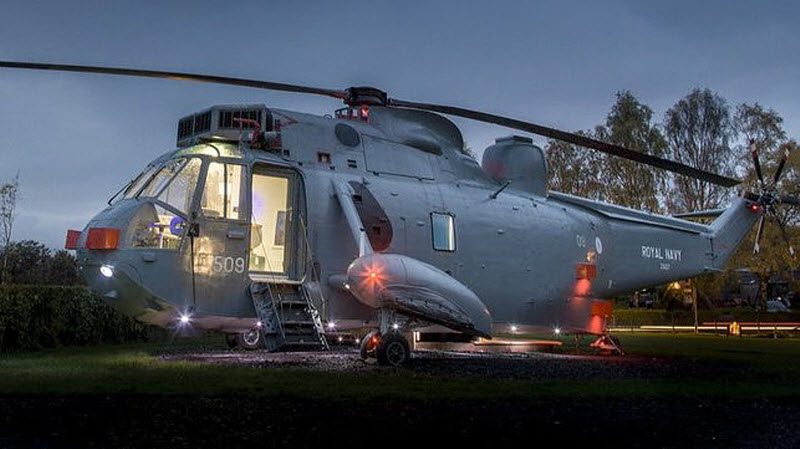 Семья перестроила военно-морской вертолет в роскошную виллу (9 фото)