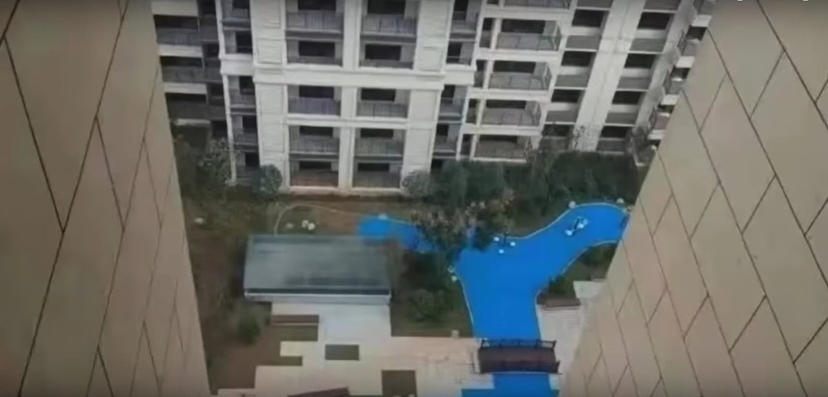 Китайский застройщик пообещал жильцам озеро, а сделал это (5 фото и видео)