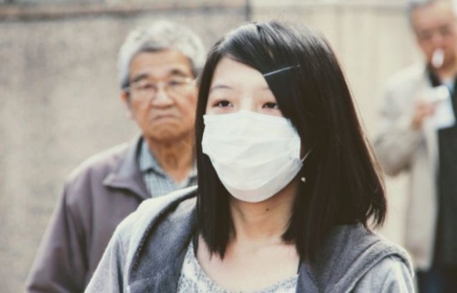 Правительство Китая полностью изолировало город Ухань из-за вспышки коронавируса (фото + видео)