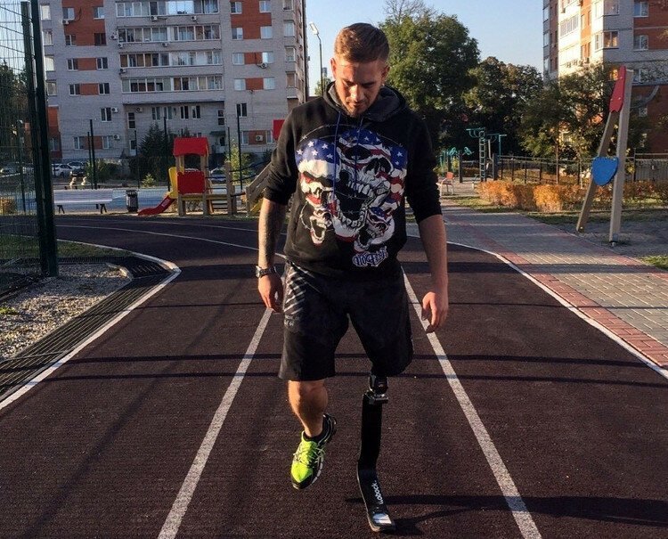 Парень из Курска потерял ногу и стал профессиональным спортсменом (3 фото + 1 видео)