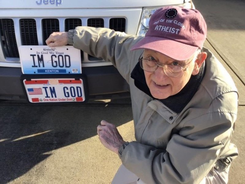 Департамент транспорта Кентукки заплатит автомобилисту $150.000 за отказ выдать номерные знаки «Я Бог» (3 фото)