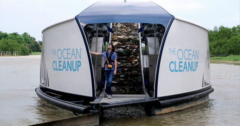Боян Слат запустил баржи на солнечной энергии для очистки рек (9 фото)
