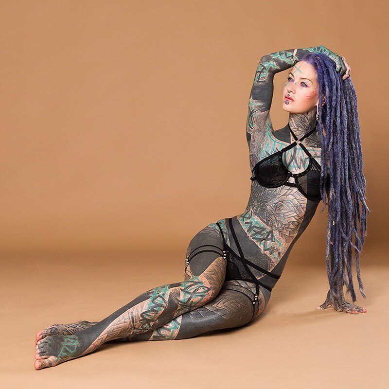 Анускатз - самая татуированная модель в Германии (29 фото) "