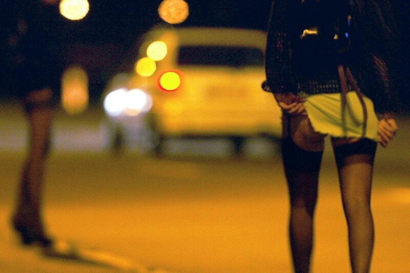 Немецкие проститутки страдают из-за коронавируса (2 фото)