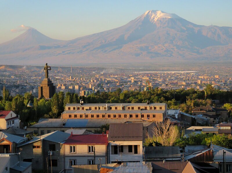 Ереван. Часть 1: парк Ахтанак и пейзаж с Араратом (60 фото)