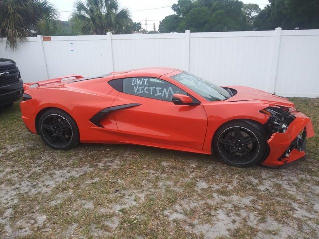 Владелец нового Corvette C8 разбил машину на следующий день после покупки (7 фото)