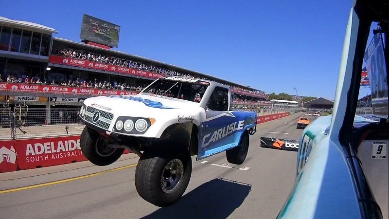 Stadium Super Trucks — самая странная гоночная серия (2 фото + 1 видео)