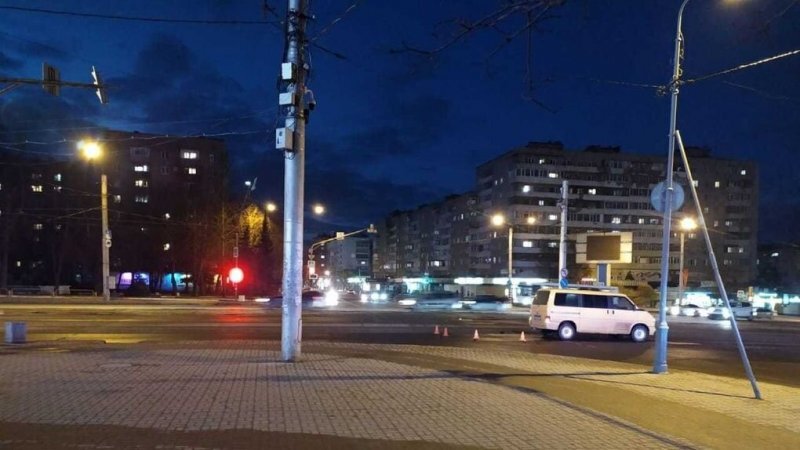 Не добежала: пенсионерка попала под машину в Череповце (2 фото + 1 видео)
