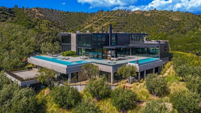 Роскошный дом в Лос-Анджелесе, с гаражом на 15 автомобилей, за 62 миллиона долларов (24 фото)