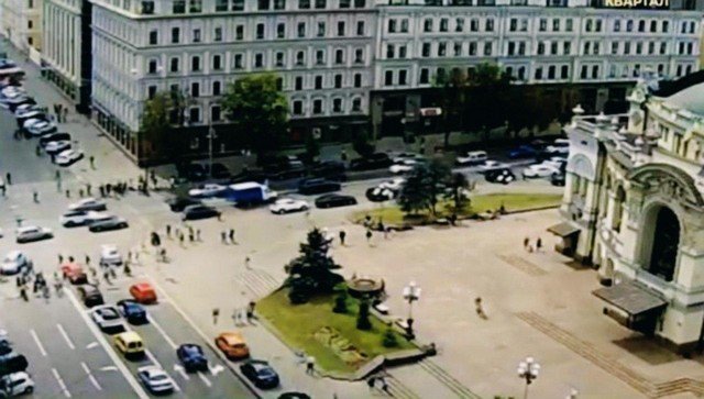 В Киеве в БЦ «Леонардо» неизвестный захватил заложников в офисе банка (7 фото + 2 видео)