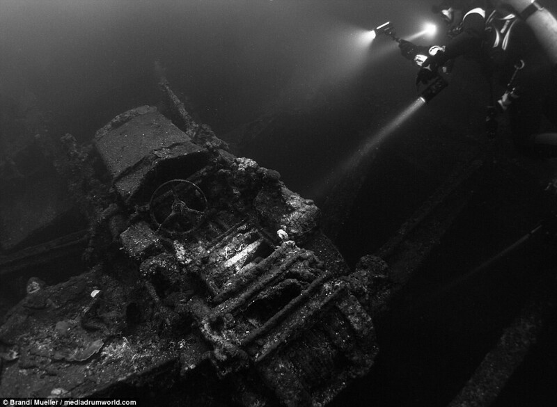 Подводное кладбище Японии: снимки затопленной техники времен Второй мировой (18 фото)