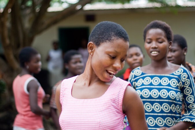 Обычай «трокоси»: зачем в Африке девочек отдают в сексуальное рабство (12 фото + 1 видео)