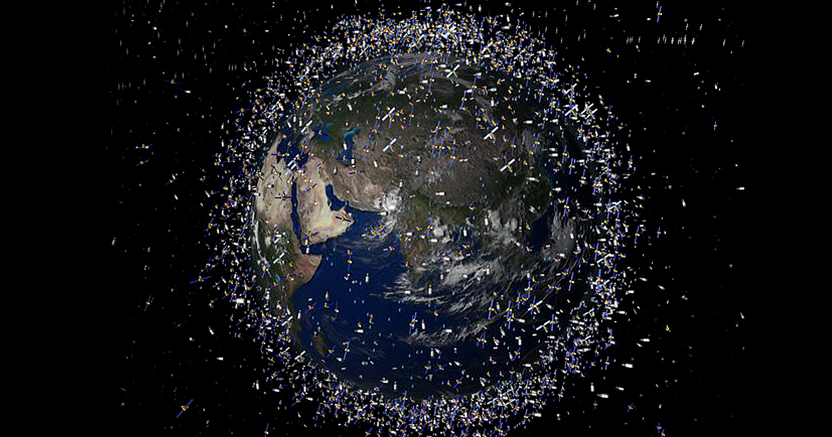 «Остров из пластика» в космосе: скопление мусора на орбите становится критическим (4 фото)