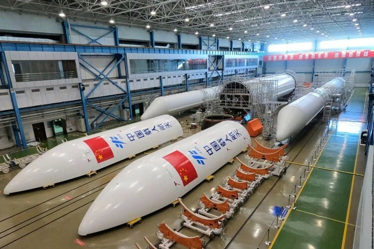 Китай готовит запуск космической станции (2 фото)
