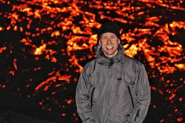 В Исландии проснувшийся вулкан Фаградалсфьяль не испугал инстаграм-блогеров (13 фото + видео)