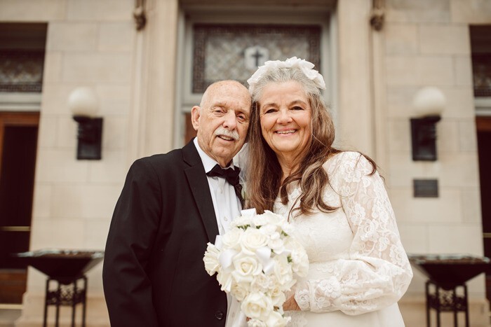 Супружеская пара покорила интернет фотосессией к 50-летней годовщине свадьбы (13 фото)