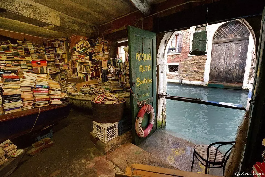 Самый необычный магазин в Венеции (12 фото)