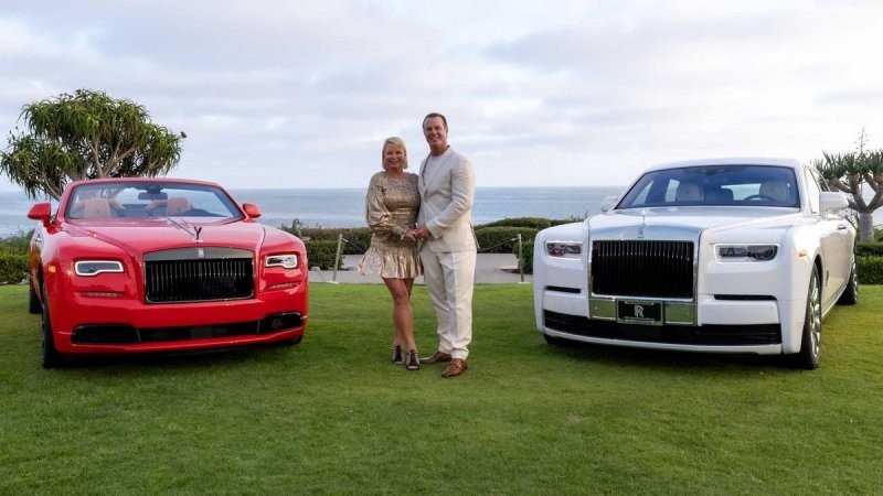 Супруги отпраздновали годовщину свадьбы с изготовленными для них на заказ эксклюзивными Rolls-Royce (15 фото)