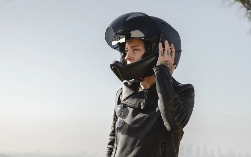 Cross Helmet X1: умный шлем с камерой заднего вида, который заставит вас почувствовать себя Железным Человеком (7 фото + 1 видео)