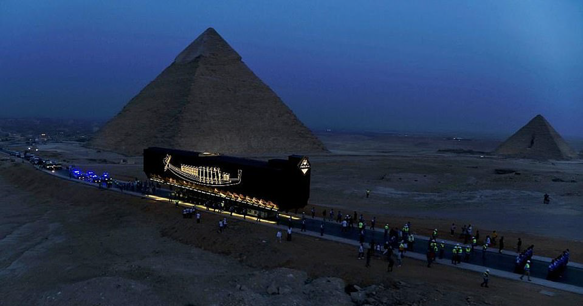 Лодку фараона Хеопса возрастом 4600 лет доставили в Большой египетский музей (9 фото)
