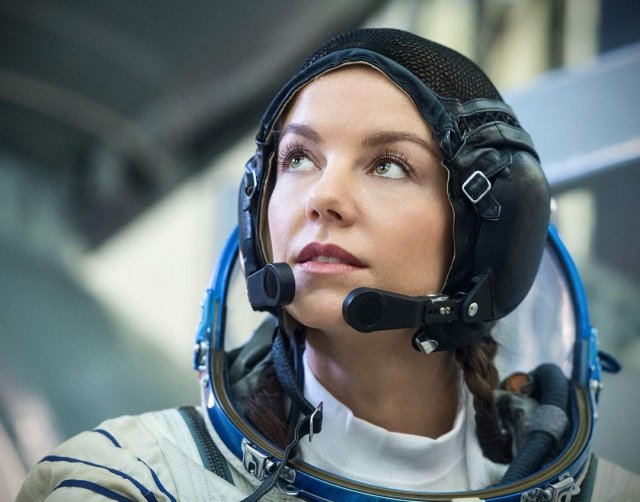 Дмитрий Рогозин предложил актрисе Алёне Мордовиной стать космонавтом (15 фото)