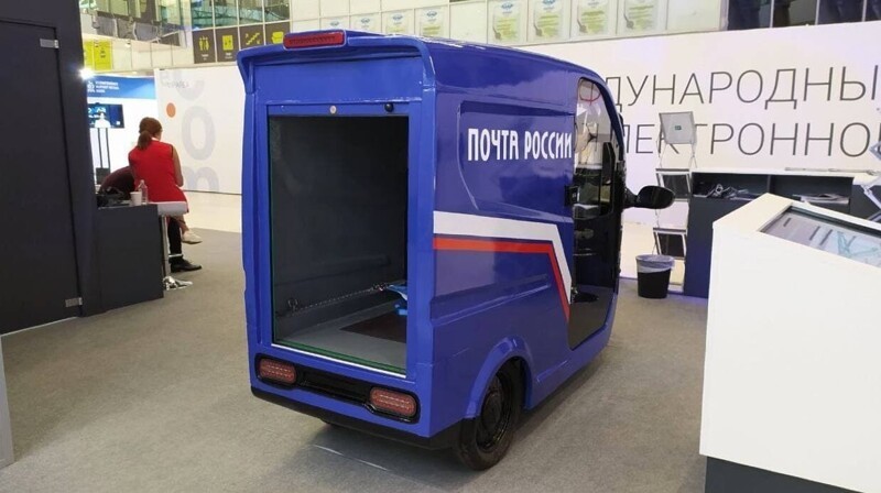 Трехколесное транспортное чудо от Сколково появилось у почтовиков Москвы (3 фото)
