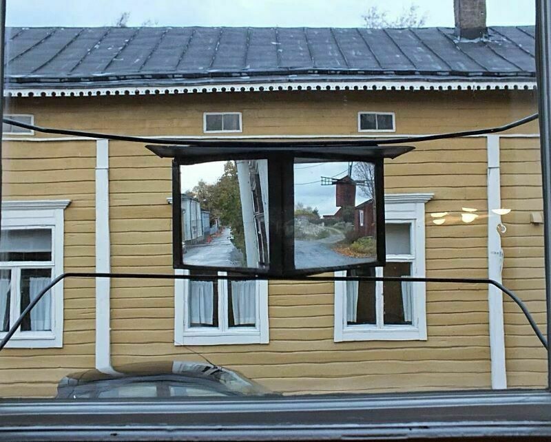 Зачем шведам нужны зеркала за окнами? (4 фото)