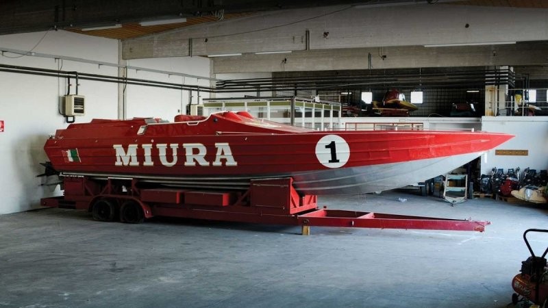 Скоростной катер Miura с двумя двигателями Lamborghini V12 отправляется на аукцион (13 фото)