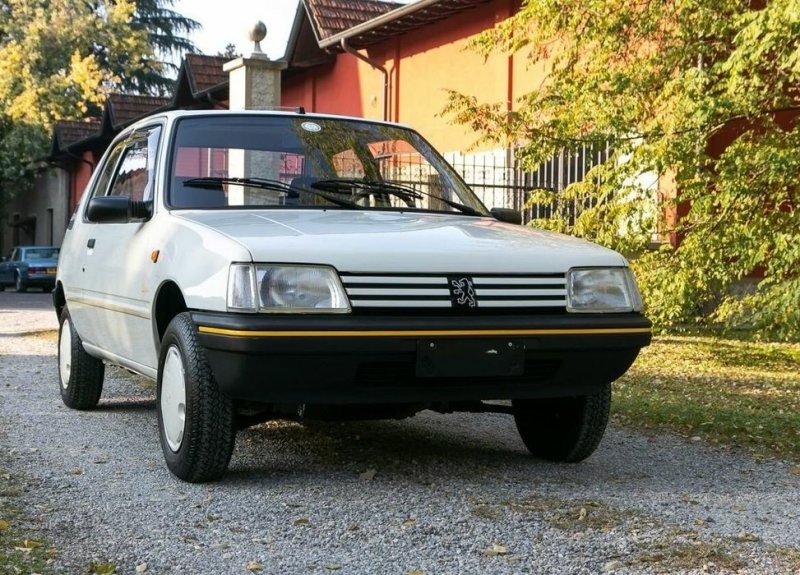 «Капсула времени» из Италии: За 31 год Peugeot 205 проехал 65 километров (27 фото + 1 видео)