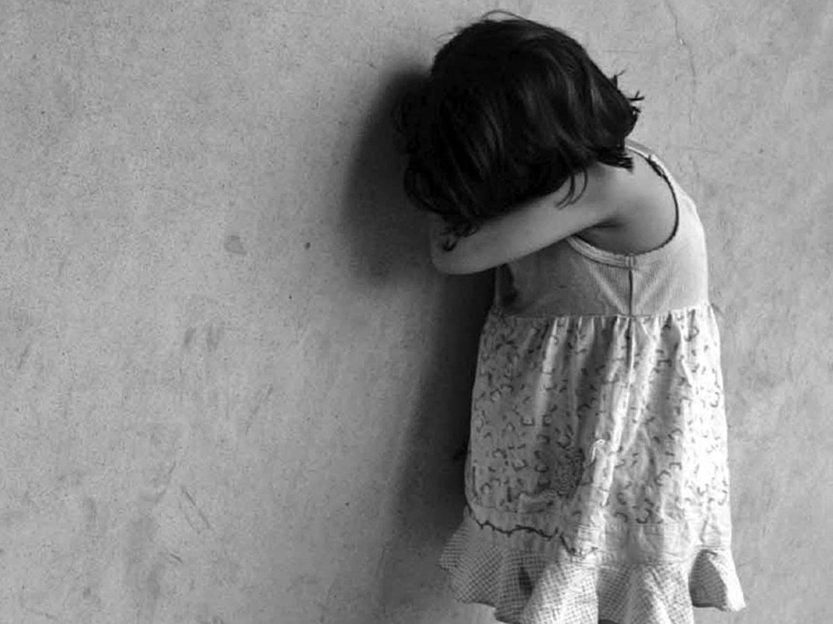 В Ленобласти спасли 4-летнюю девочку, несколько дней жившую в квартире с телом матери (1 фото)