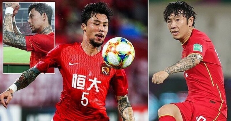 Китайским футболистам запретили татуировки (5 фото)
