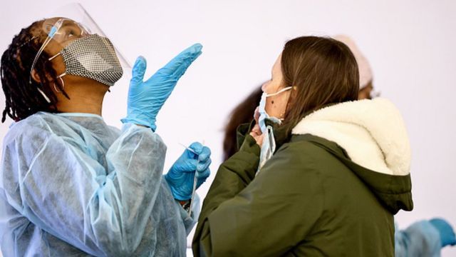 Рекорд с начала пандемии: в США за сутки выявили больше миллиона случаев ковида
