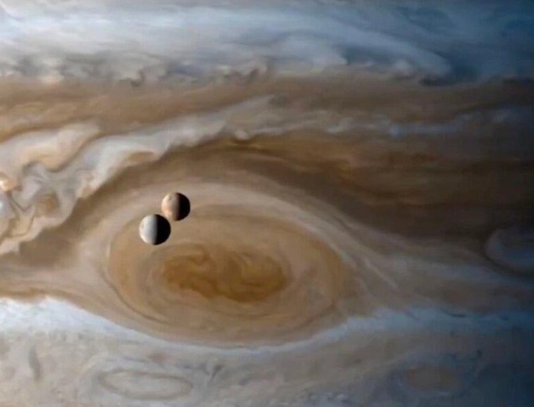 Эти космические кадры со спутниками Юпитера и Сатурна действительно потрясают (4 фото + 1 видео)