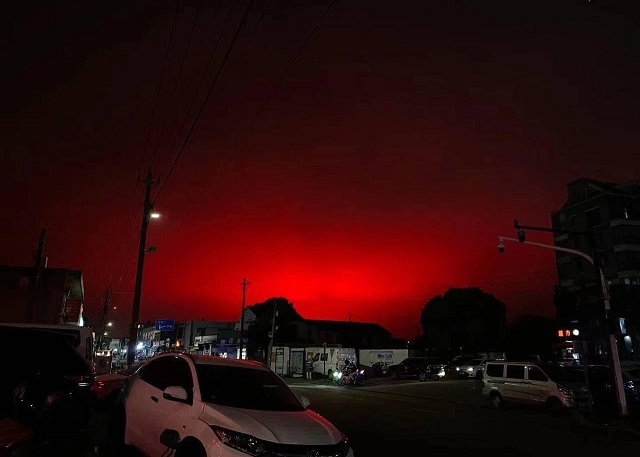 Кроваво-красное небо над Чжоушанем (3 фото + 2 видео)