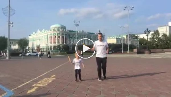 Красивый дуэт папы и дочки со скакалками в Екатеринбурге