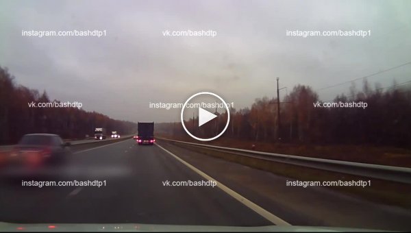 Два грузовика и легковушка столкнулись в Татарстане