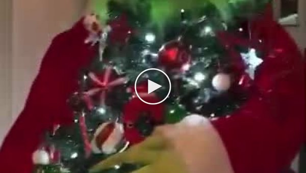 Рождественская елка с реалистичным Гринчем
